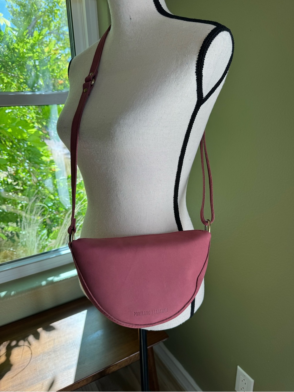 Portland Leather Koala Sling Bag - Picture 14 of 15